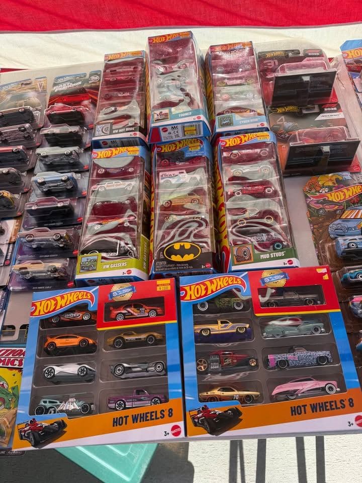 Hot Wheels 5-Pack & 8-Pack Gift Sets - New in Box