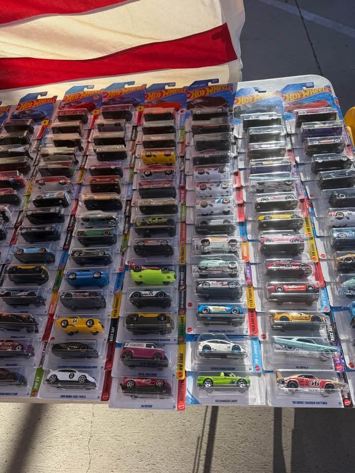 Hot Wheels Die-Cast Cars - Second Table Lot (Sealed on Card)
